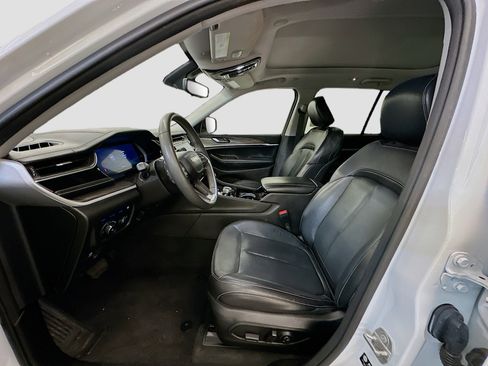 Used 2022 Jeep Grand Cherokee Limited 4xe image 13