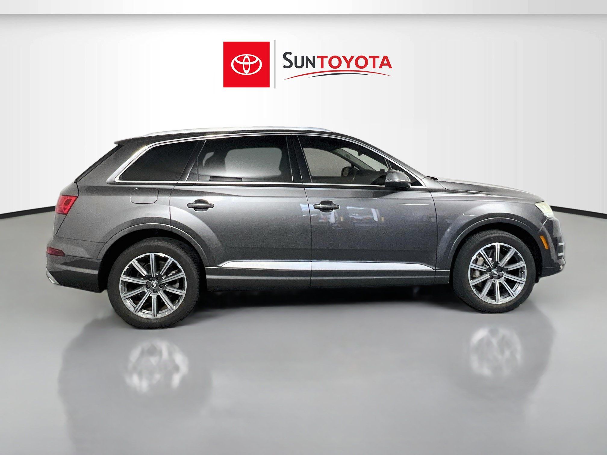 Used 2019 Audi Q7 3.0T Premium Plus w/ Premium Plus Package AWD/4WD image 2