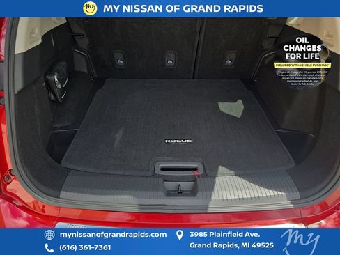 Used 2024 Nissan Rogue SV w/ SV Premium Package AWD/4WD image 26