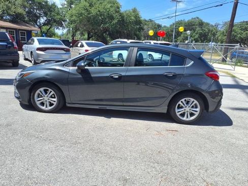 Used 2017 Chevrolet Cruze LT w/ Convenience Package FWD image 4