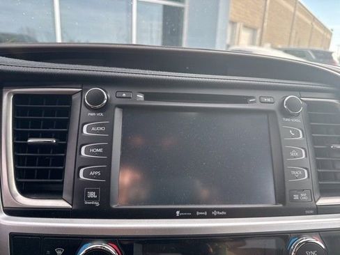 Used 2019 Toyota Highlander Limited image 11