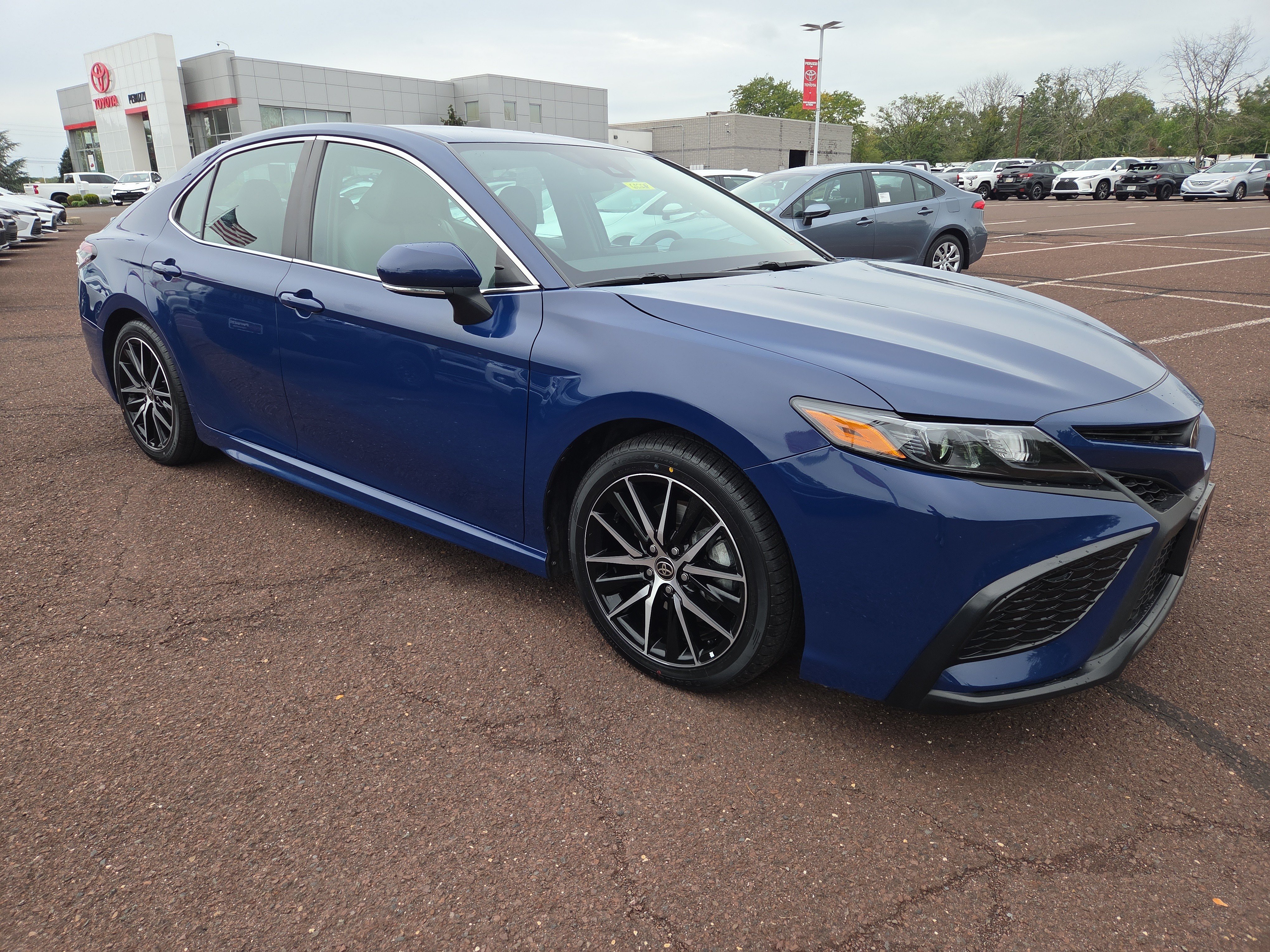 Certified 2023 Toyota Camry SE AWD/4WD image 1