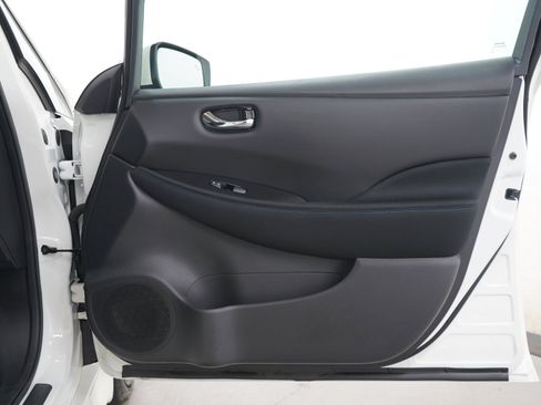 Used 2022 Nissan Leaf SV Plus FWD image 9