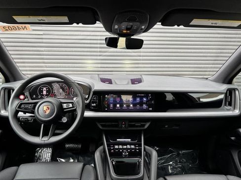 Certified 2026 Porsche Cayenne AWD/4WD image 13