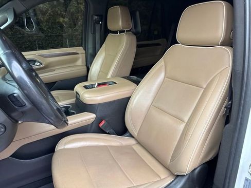 Used 2021 Chevrolet Tahoe Premier w/ Premium Package RWD image 13