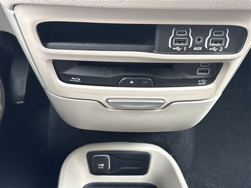Used 2022 Chrysler Pacifica Touring-L w/ Uconnect Theater Family Group image 34