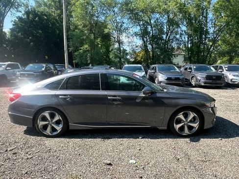 Used 2018 Honda Accord Touring image 2