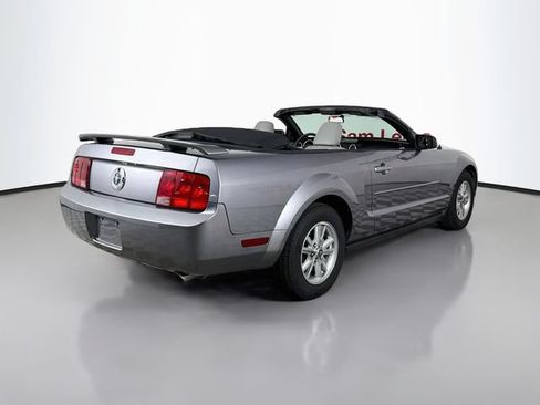 Used 2006 Ford Mustang Convertible RWD image 15