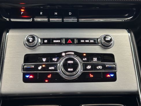 Used 2023 Lincoln Aviator AWD image 9