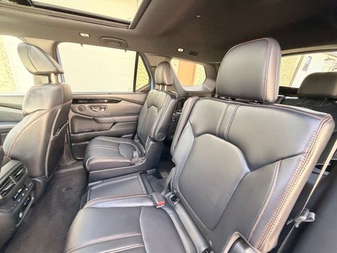 Used 2025 Honda Pilot TrailSport image 19