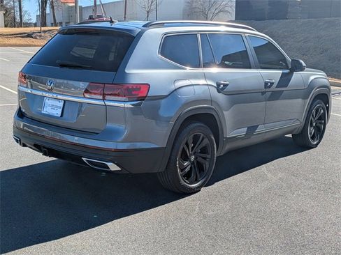 Certified 2022 Volkswagen Atlas SE image 4