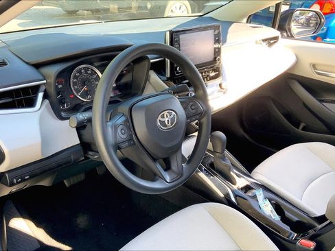 Used 2020 Toyota Corolla LE FWD image 17
