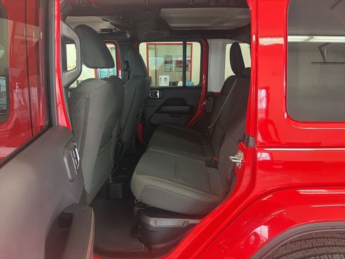 Certified 2025 Jeep Wrangler Unlimited Sahara AWD/4WD image 18