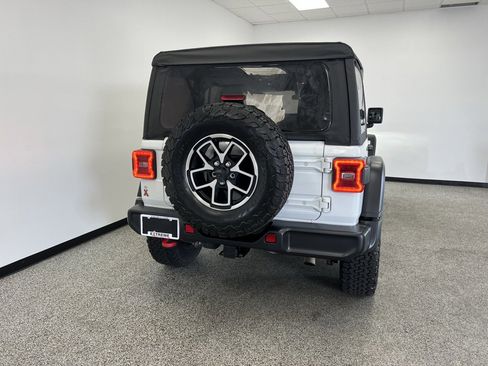 Used 2025 Jeep Wrangler Unlimited Rubicon image 6