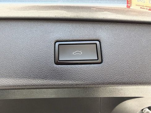Used 2019 Volkswagen Tiguan SEL FWD image 28