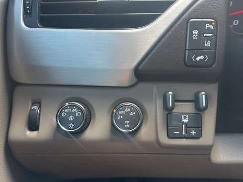 Used 2015 GMC Yukon SLT w/ Open Road Package AWD/4WD image 23