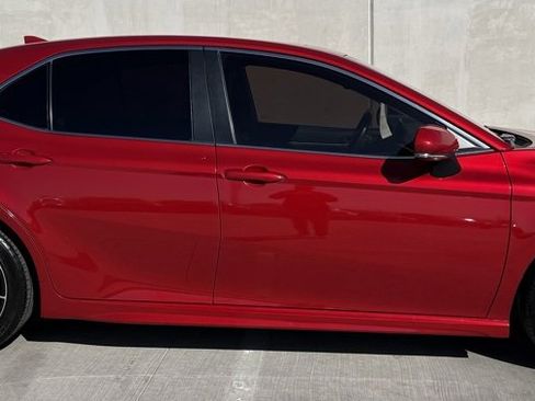 Used 2023 Toyota Camry SE image 3