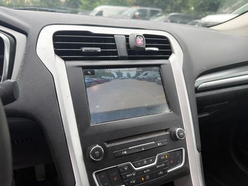 Used 2016 Ford Fusion SE FWD image 28