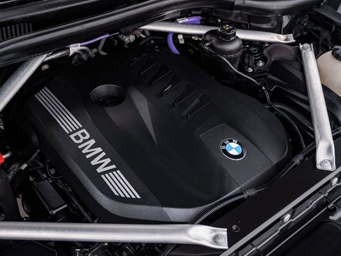 Used 2024 BMW X7 xDrive40i w/ M Sport Package image 28