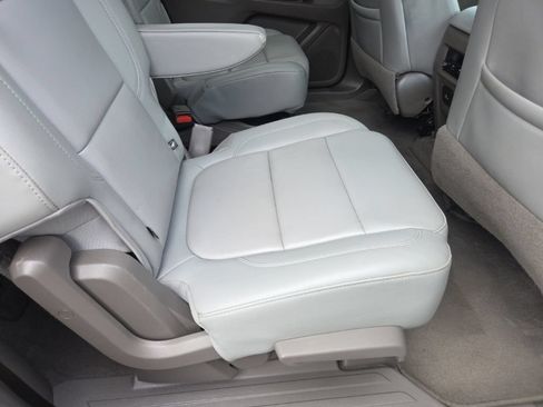Used 2021 Chevrolet Traverse LT w/ LT Premium Package FWD image 13