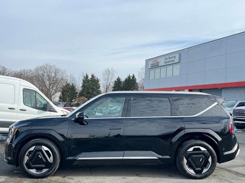 Used 2025 Kia EV9 Land image 14