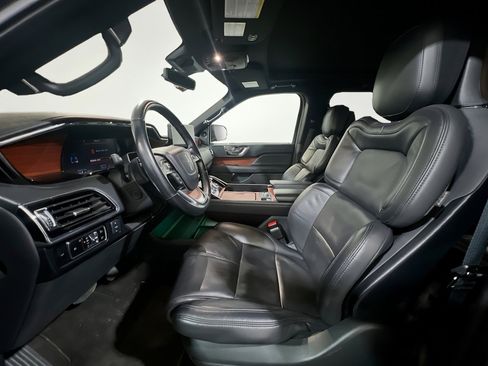 Used 2024 Lincoln Navigator Reserve AWD/4WD image 16