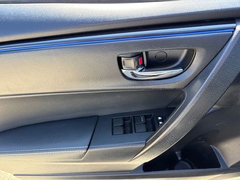 Used 2017 Toyota Corolla SE image 16