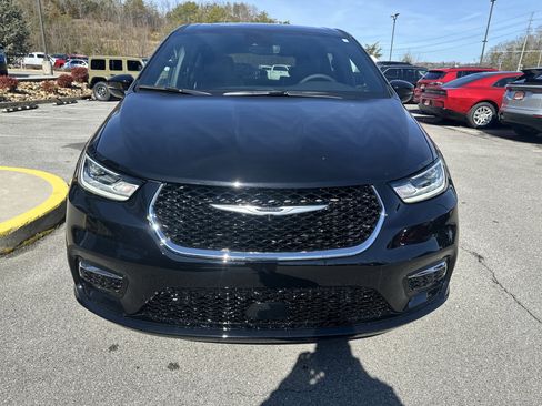 New 2026 Chrysler Pacifica Limited FWD image 3