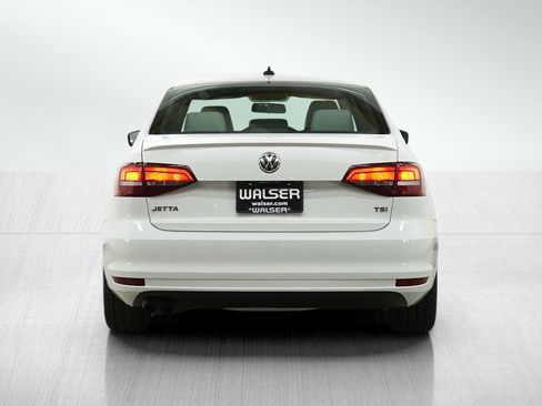 Used 2016 Volkswagen Jetta Sport image 4