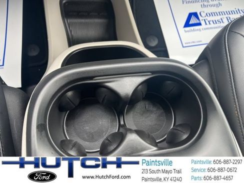 Used 2024 Chrysler Pacifica Touring-L FWD image 40