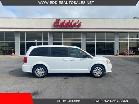Used 2018 Dodge Grand Caravan SE w/ UConnect Hands-Free Group FWD image 1