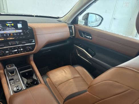 Used 2023 Nissan Pathfinder Platinum w/ Lighting Package (N93) image 13