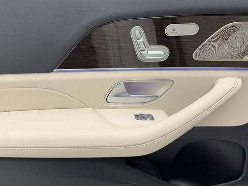 Used 2025 Mercedes-Benz GLS 450 4MATIC w/ AMG Line Exterior image 44