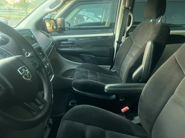Used 2014 Dodge Grand Caravan American Value Package FWD image 2
