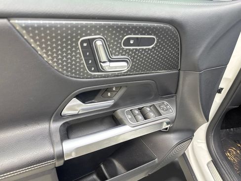 Used 2025 Mercedes-Benz GLB 250 4MATIC image 31