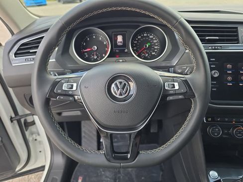 Used 2021 Volkswagen Tiguan SE w/ Panoramic Sunroof Package FWD image 25
