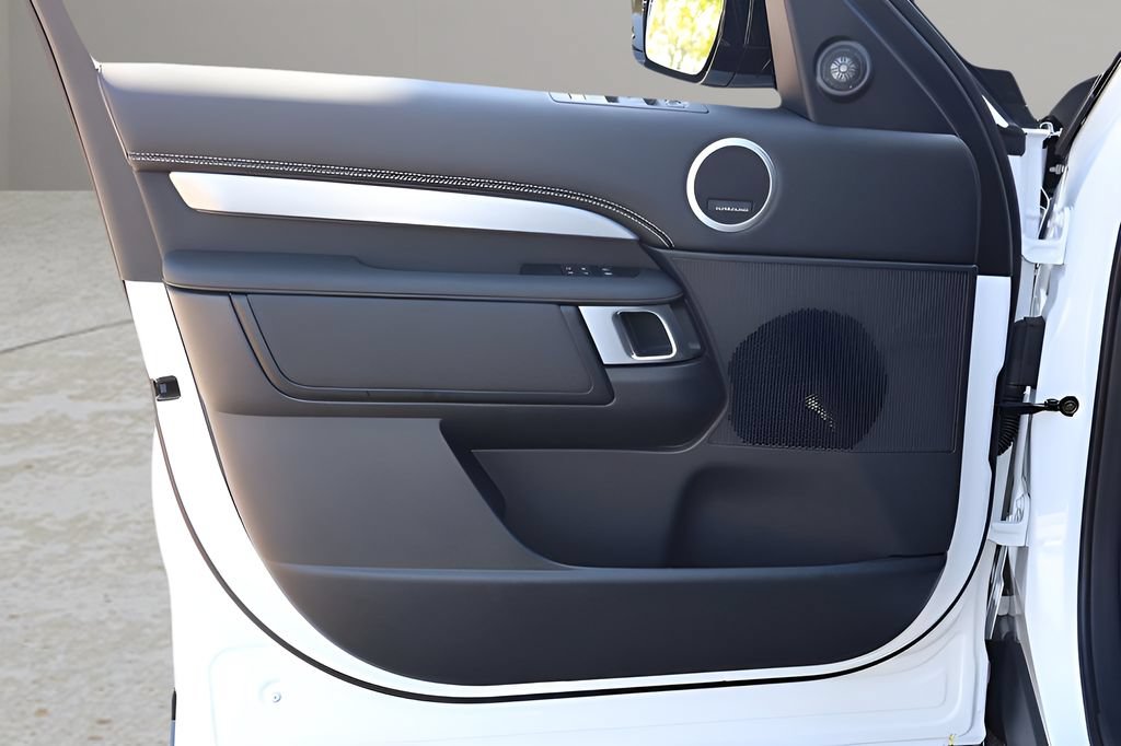 New 2026 Land Rover Discovery Dynamic SE AWD/4WD image 9