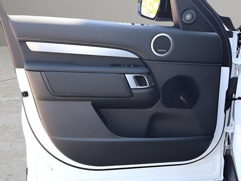 New 2026 Land Rover Discovery Dynamic SE AWD/4WD image 9
