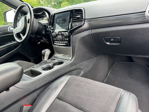 Used 2020 Jeep Grand Cherokee Altitude AWD/4WD image 19