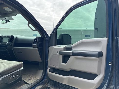 Used 2017 Ford F150 XLT w/ Equipment Group 302A Luxury image 8