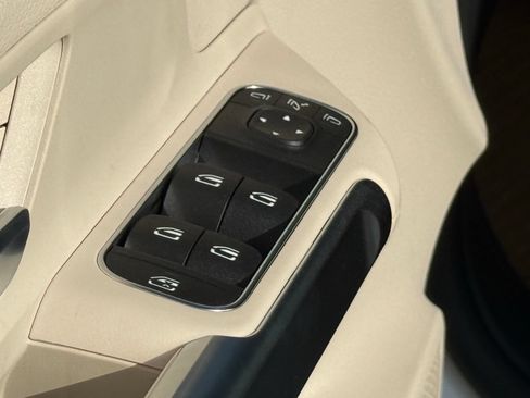 New 2026 Mercedes-Benz GLB 250 image 16