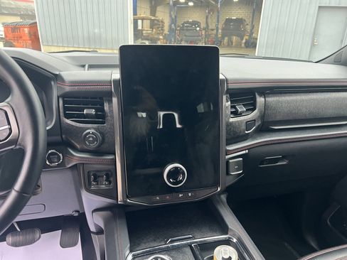 Used 2024 Ford Expedition Limited image 42