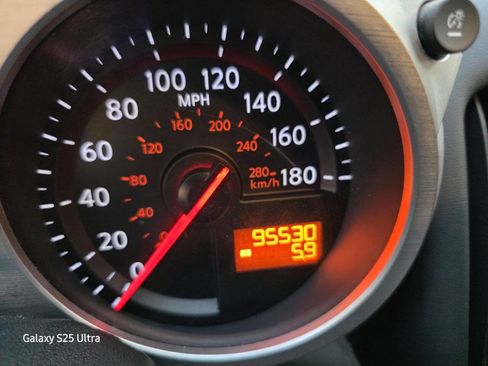 Used 2011 Nissan 370Z Touring image 22