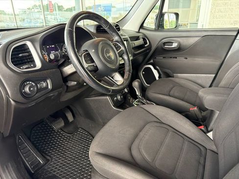 Used 2019 Jeep Renegade Latitude w/ Cold Weather Group AWD/4WD image 24
