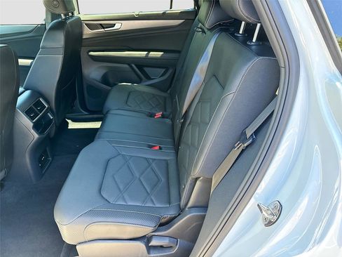 Used 2025 Volkswagen Atlas Cross Sport SE image 24