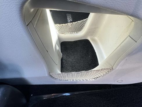 Used 2017 Dodge Grand Caravan SXT image 37