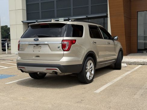 Used 2017 Ford Explorer Limited w/ Equipment Group 301A AWD/4WD image 3