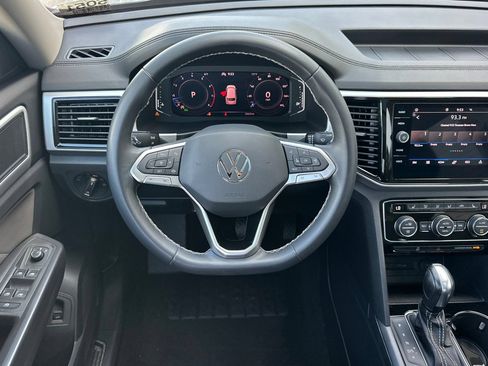 Used 2023 Volkswagen Atlas SE w/ Panoramic Sunroof Package FWD image 14