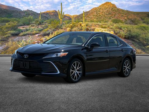 Used 2024 Toyota Camry XLE w/ Cold Weather Package image 9