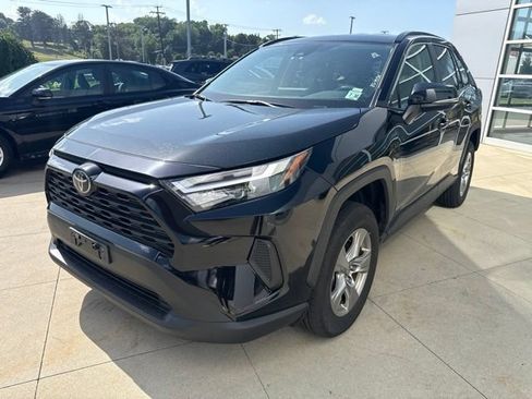 Used 2025 Toyota RAV4 XLE AWD/4WD image 3